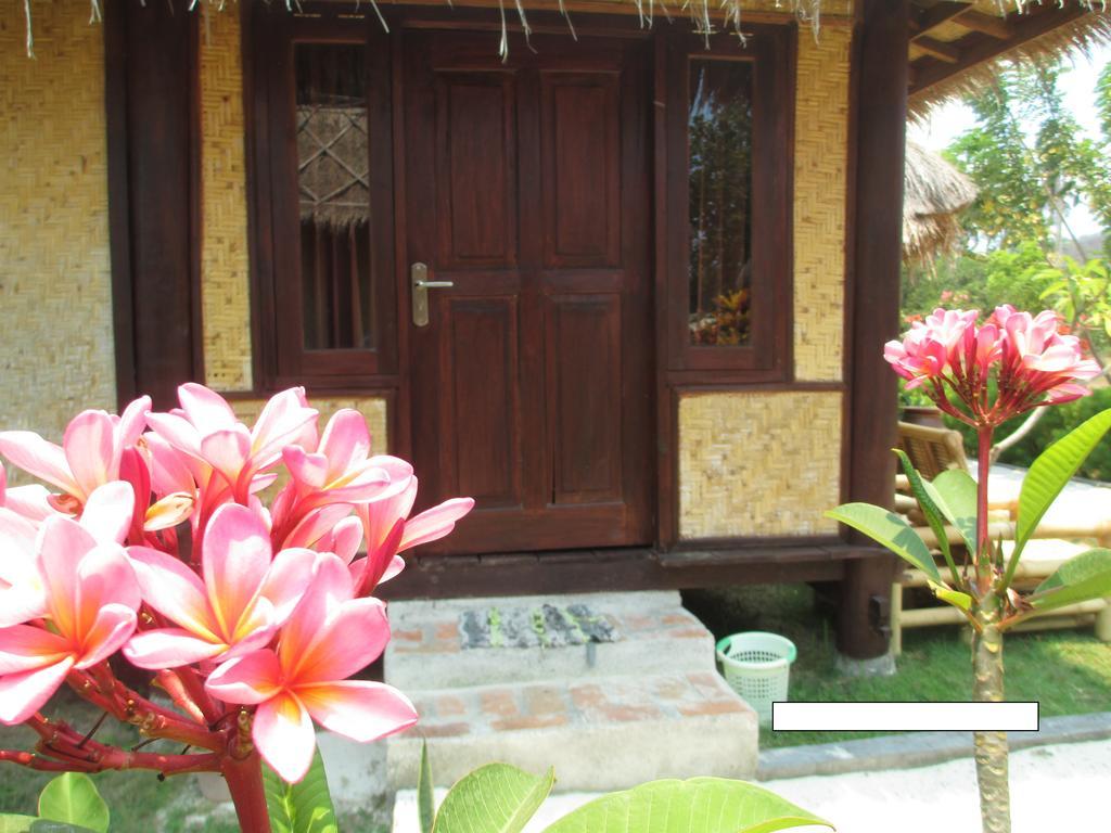 Selong Belanak Bungalows Exterior photo