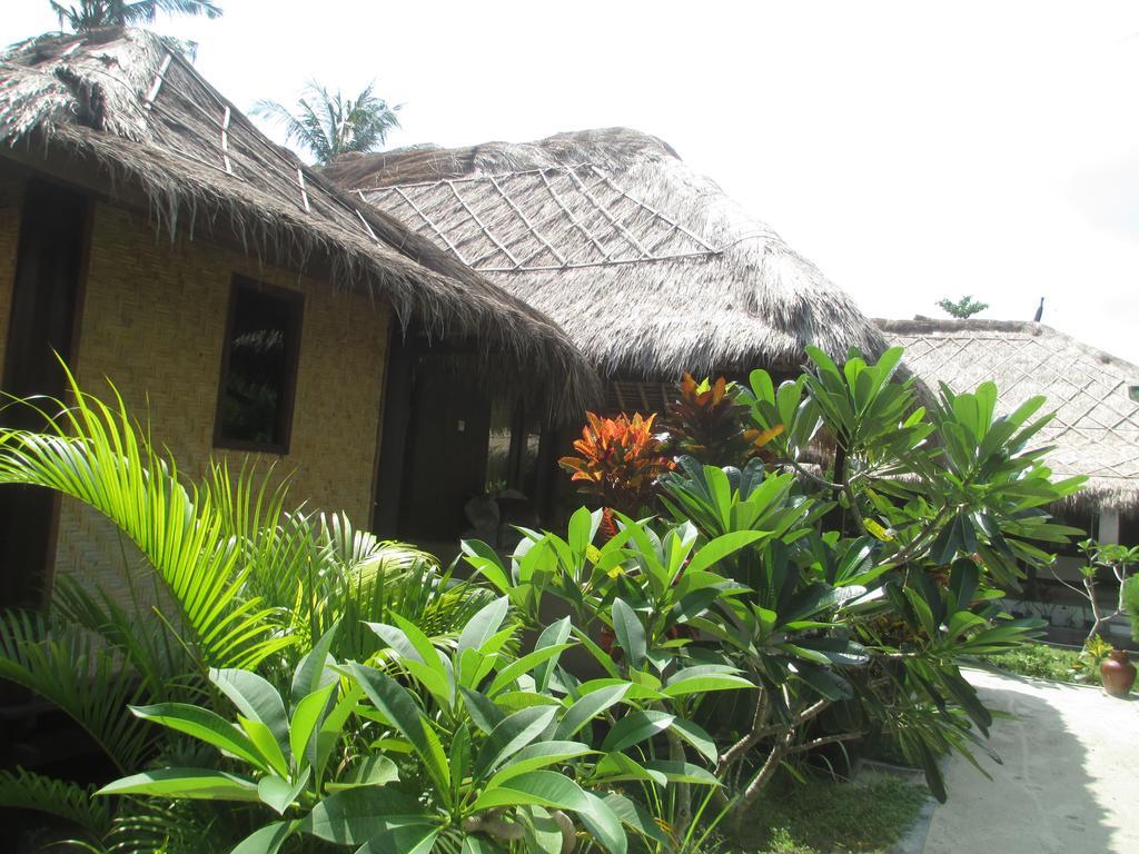 Selong Belanak Bungalows Exterior photo