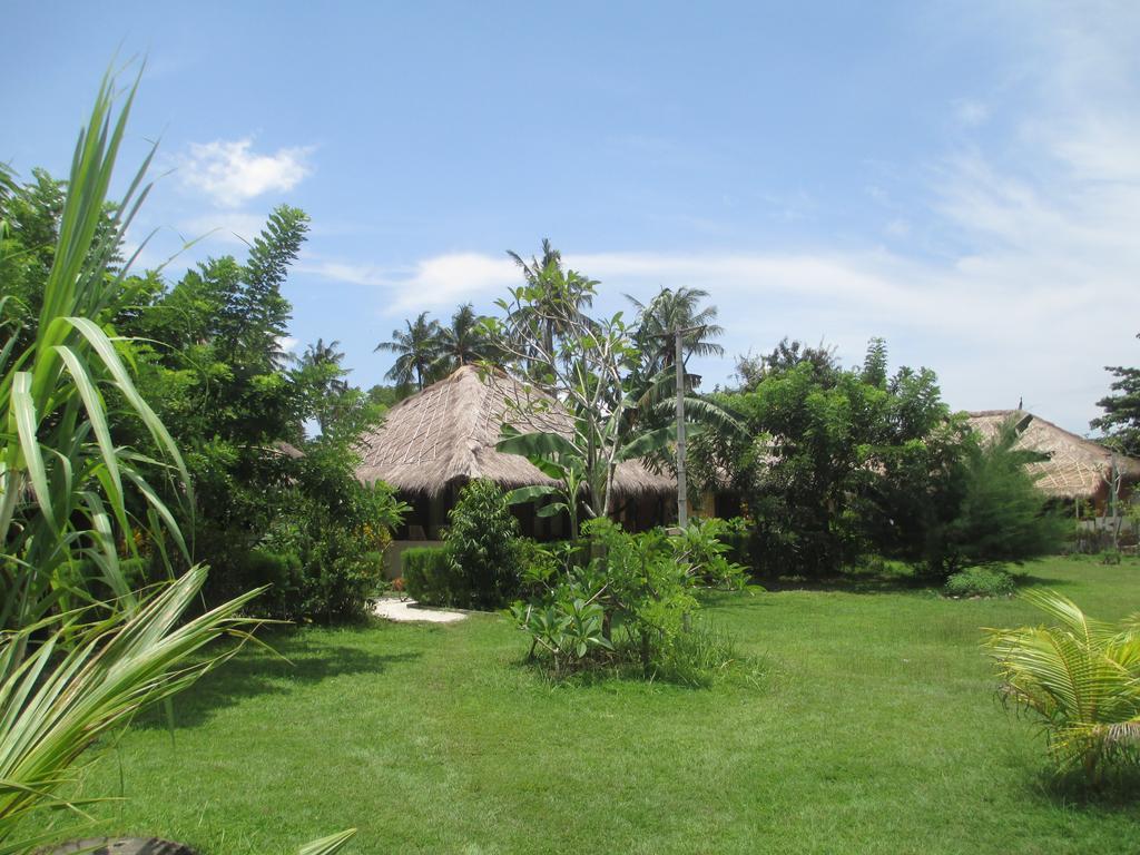 Selong Belanak Bungalows Exterior photo